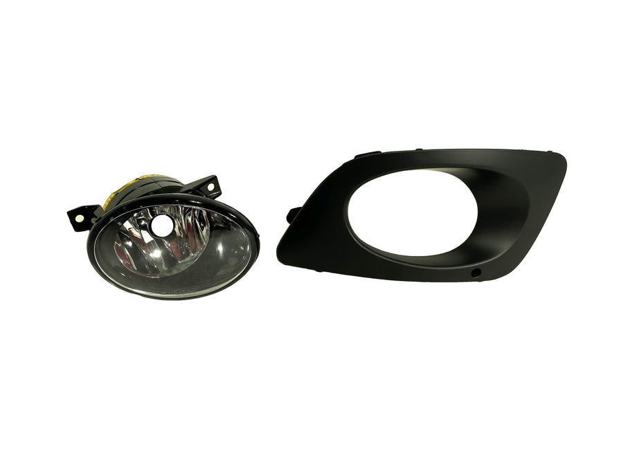 2014 2015 2016 2017 2018 Mercedes-Benz Freightliner Sprinter 2500 3500 Front Bumper Fog Light Lamp With Cover Right Passenger Side